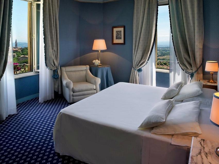 Sina Brufani Hotel Перуджа Екстериор снимка A room at the Hotel Excelsior