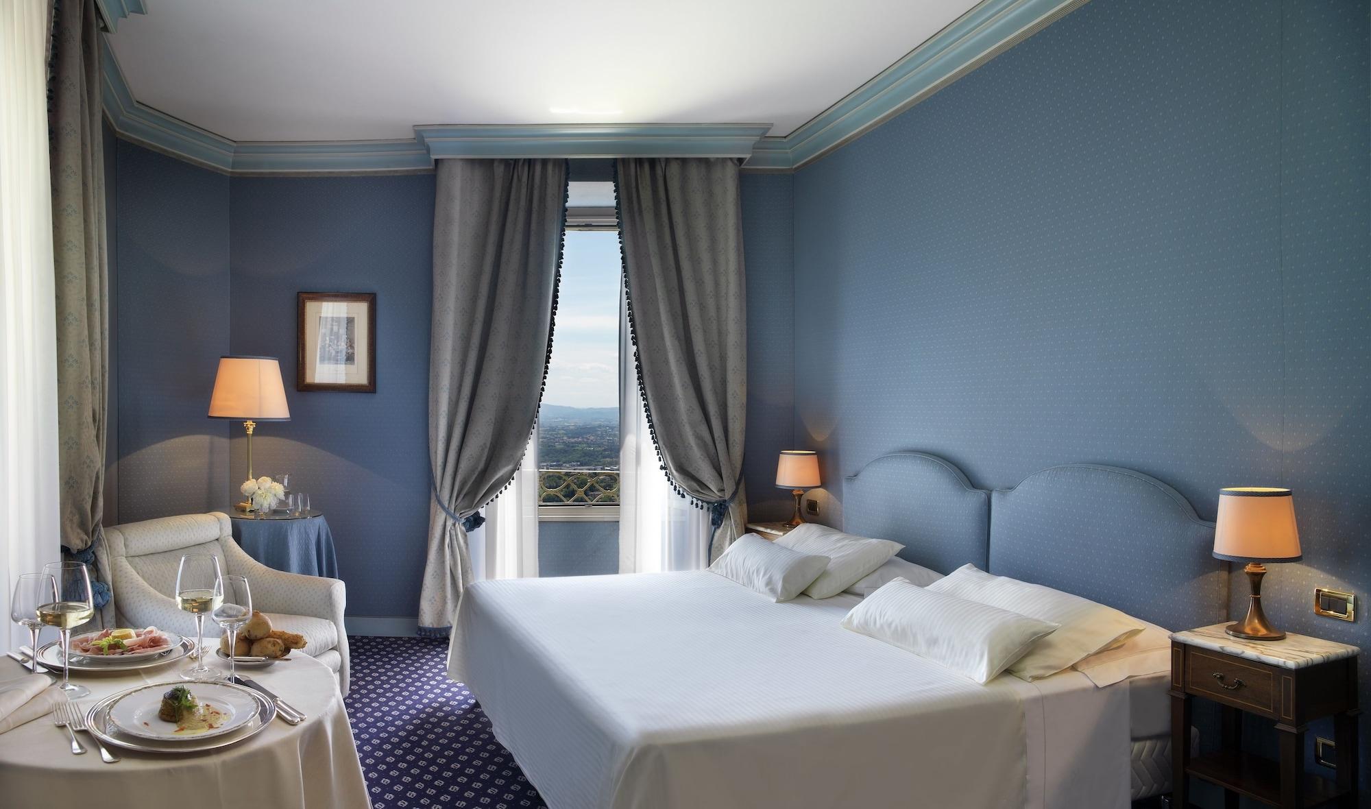 Sina Brufani Hotel Перуджа Екстериор снимка A room at the hotel