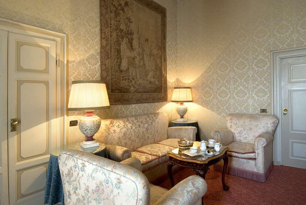 Sina Brufani Hotel Перуджа Стая снимка A suite at the hotel
