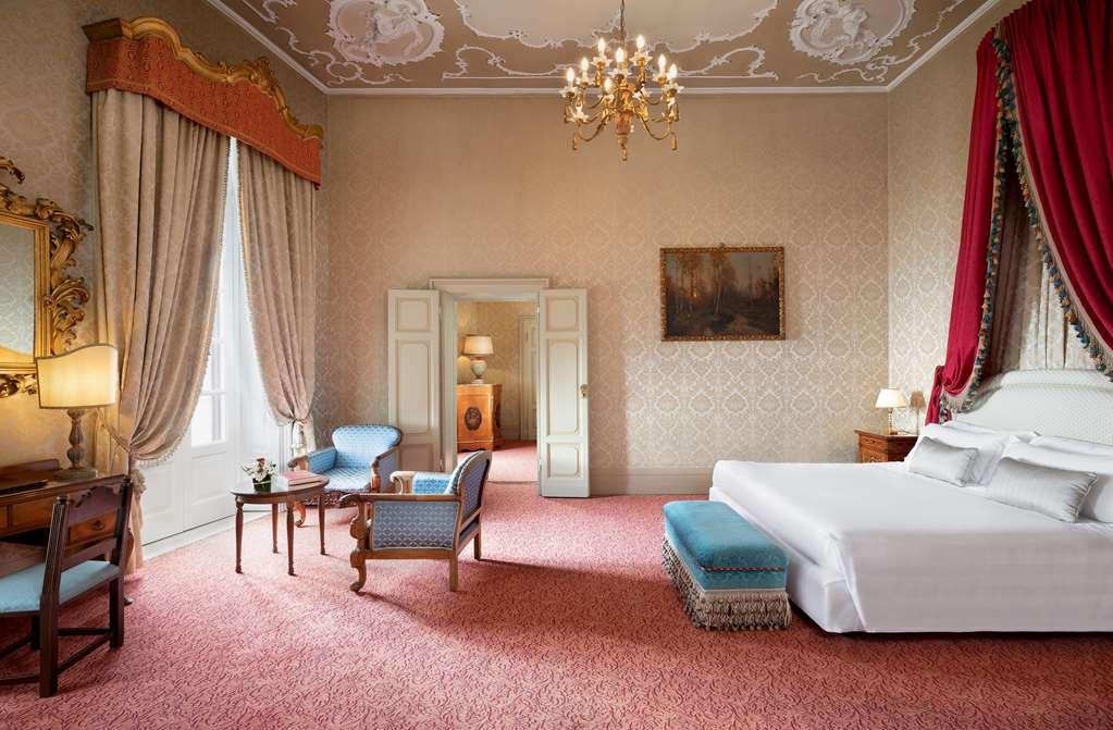 Sina Brufani Hotel Перуджа Стая снимка A suite at the hotel