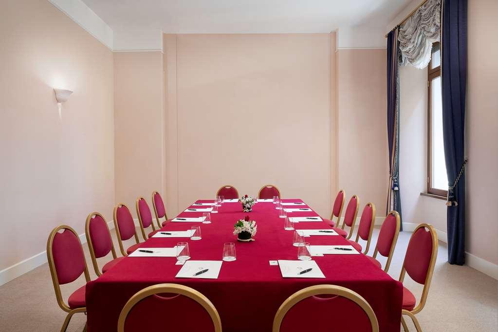 Sina Brufani Hotel Перуджа Съоръжения снимка The meeting room