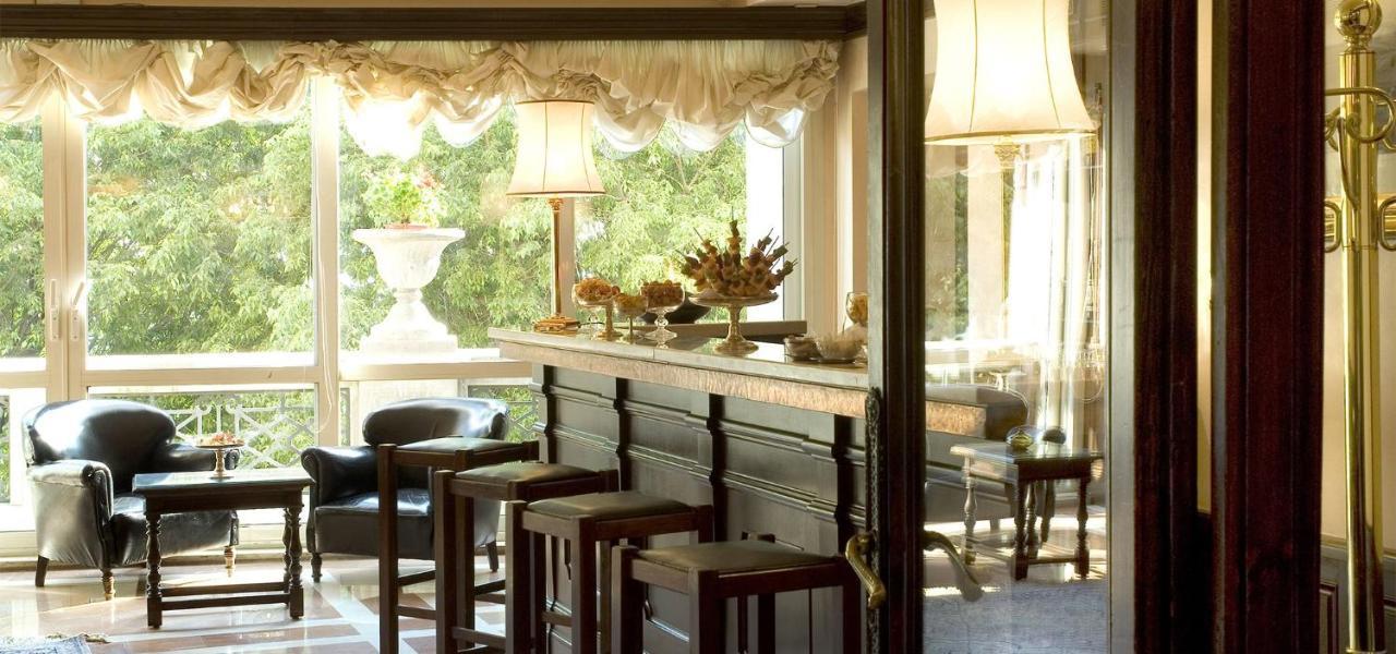 Sina Brufani Hotel Перуджа Екстериор снимка The bar at the hotel